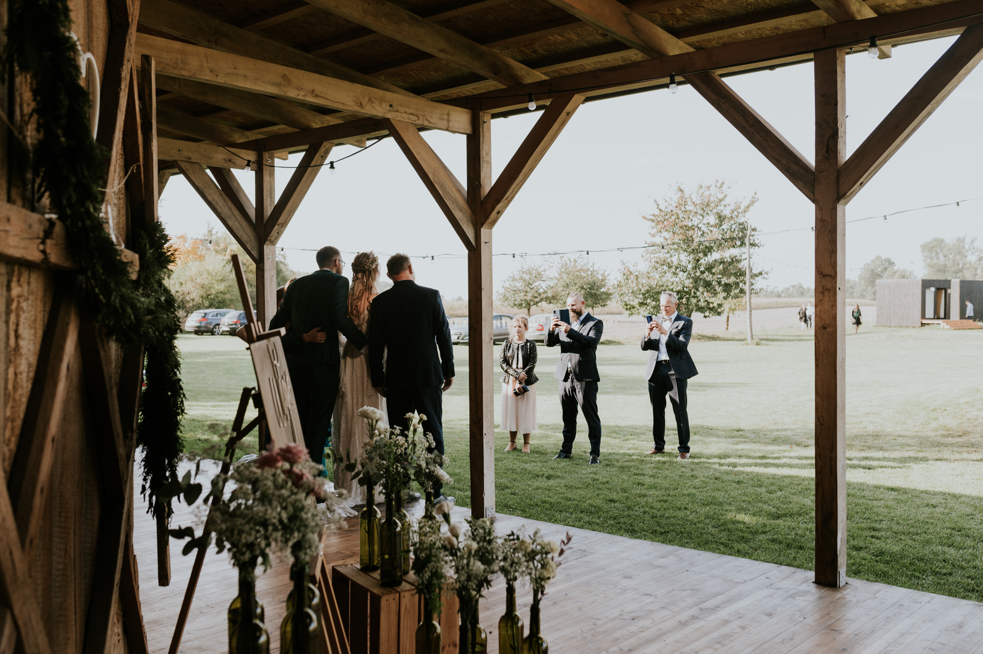 goście weselni w stodoła dyrkowo